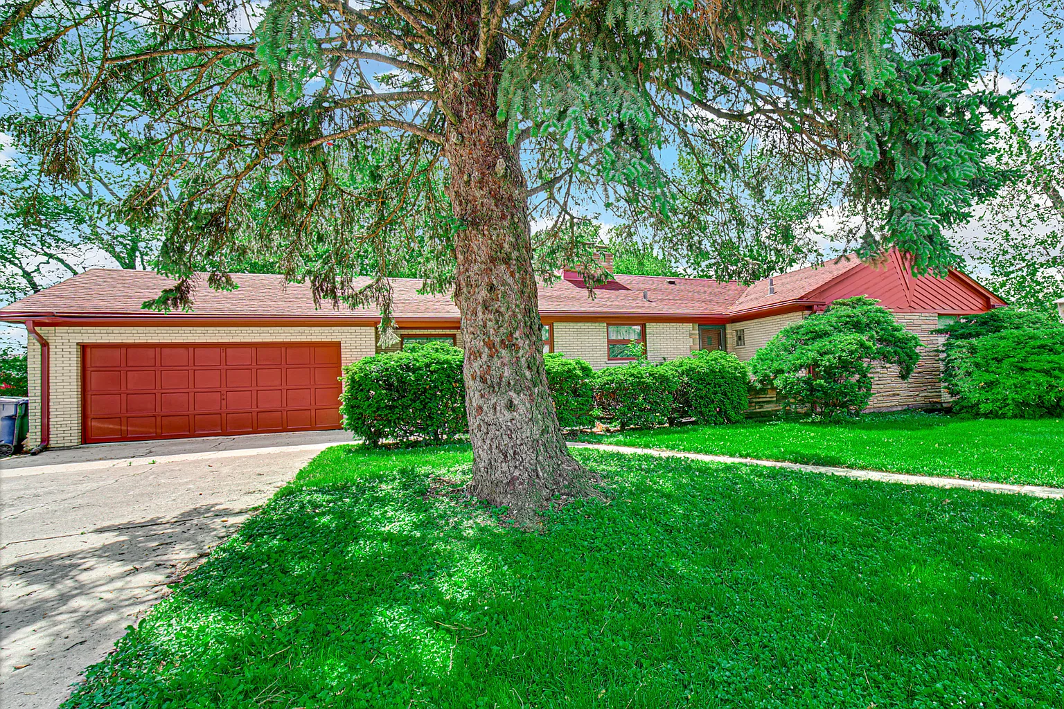 8200 Leclaire Ave photo 1