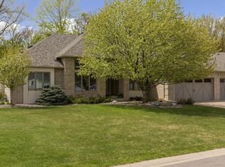 1120 Bent Tree Hills Dr, New Brighton, MN 55112