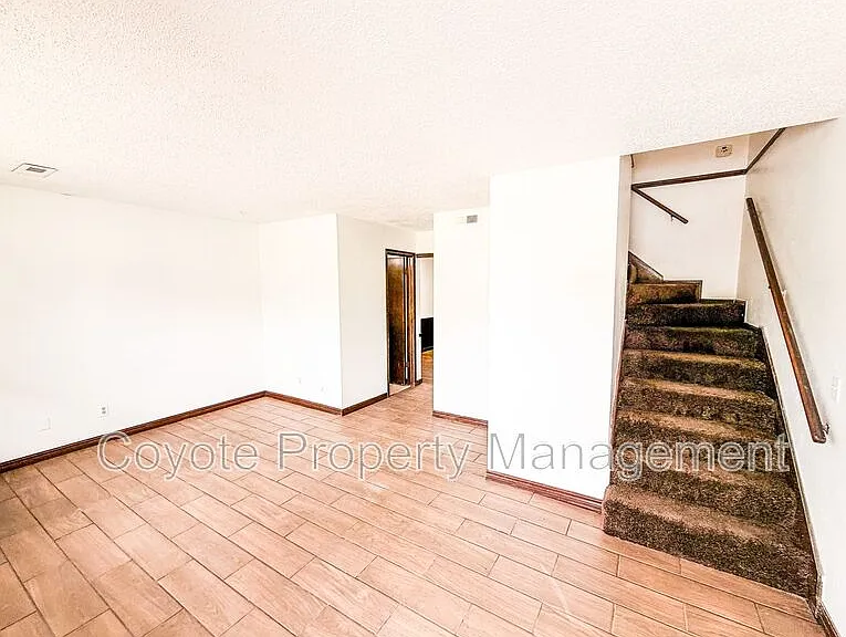 501 N Main St — Photo 2