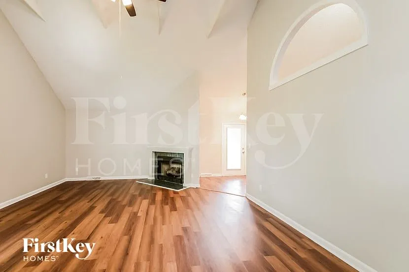 4 bed, 3.5 bath, 2142 sqft, $1,810 — Photo 3