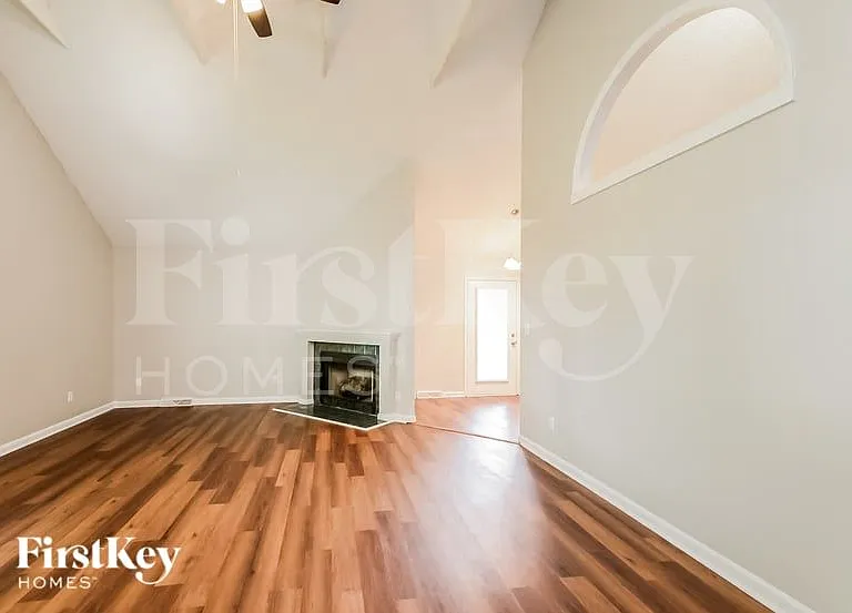 1510 Barry Oak Ct — Photo 3