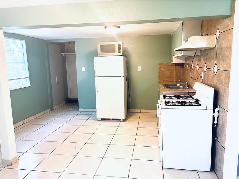 1203 Harrington Ave #C — Photo 6