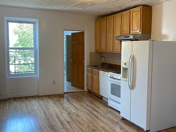 3rd image of 783 Union St #D4