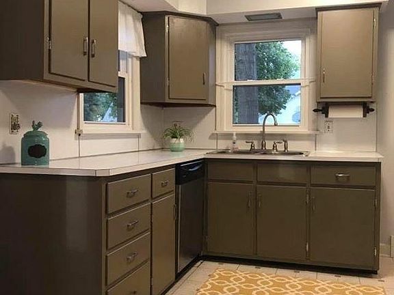 Kitchen; freshly painted, new fixtures