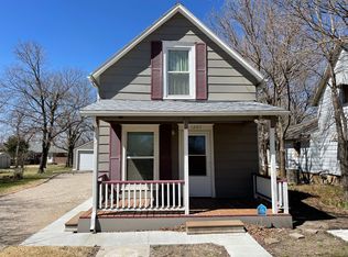 1207 N Walnut St, Newton, KS 67114
