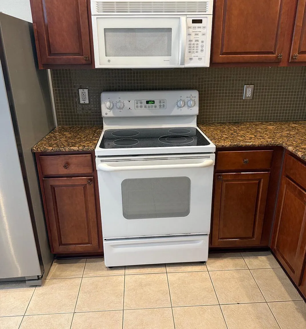 2 bed, 2.5 bath, 1078 sqft, $1,650 — Photo 3