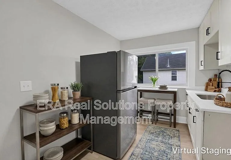 1120 Cole St — Photo 4
