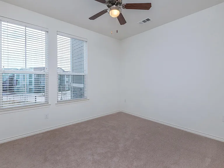 Alton Park Apartments — Photo 38