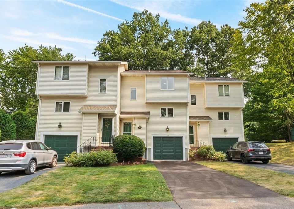 1st image of 19 Old Diamond St #19