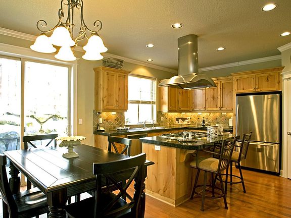 Kitchen / Dining