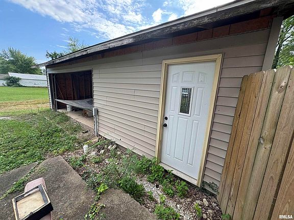 3rd image of 512 S East St