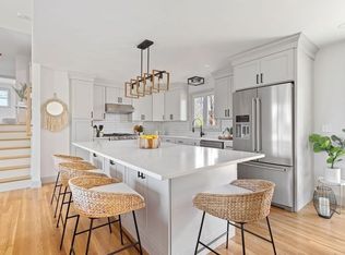 20 Skyline Dr, Dartmouth, MA 02747