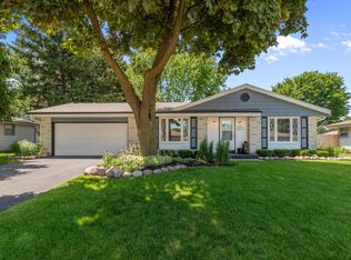 W243N6613 Oxford Dr, Sussex, WI 53089