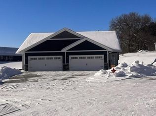 822 Willow Ct, Eau Claire, WI 54703