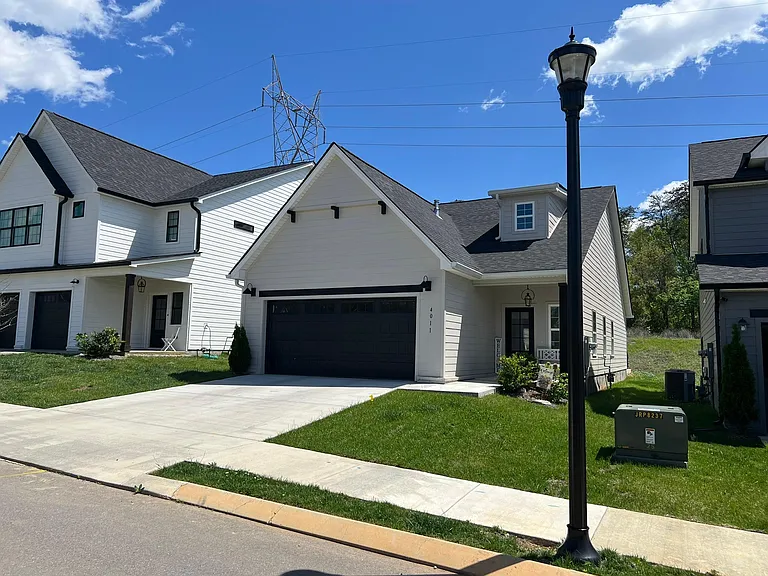 4011 Inlet Loop — Photo 1
