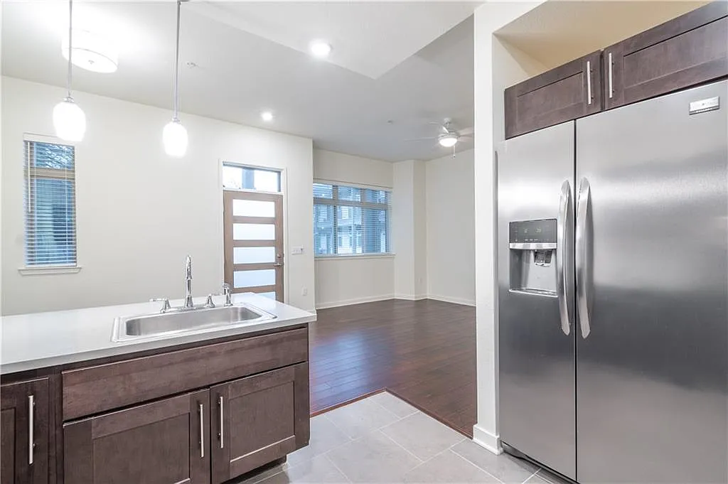 2 bed, 818 sqft, $1,650 — Photo 1