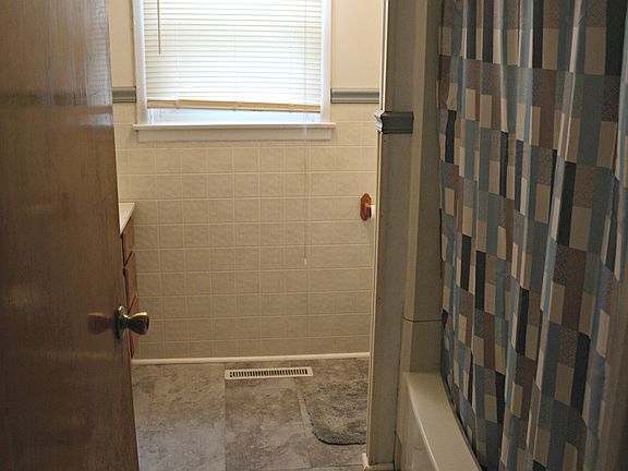 Full bath main level