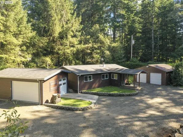 5435 Woahink Dr, Florence, OR 97439