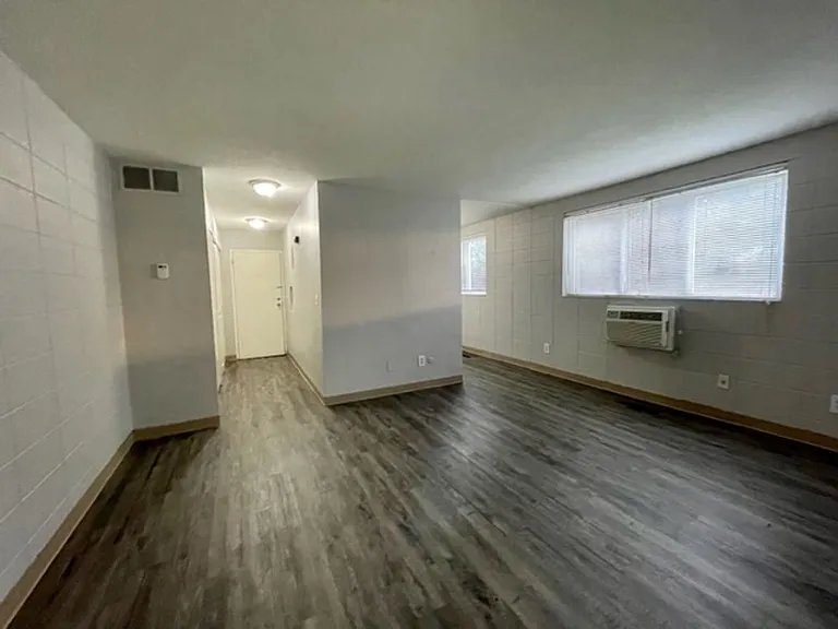 Apartment off 28th and Clyde Park Available — Photo 84