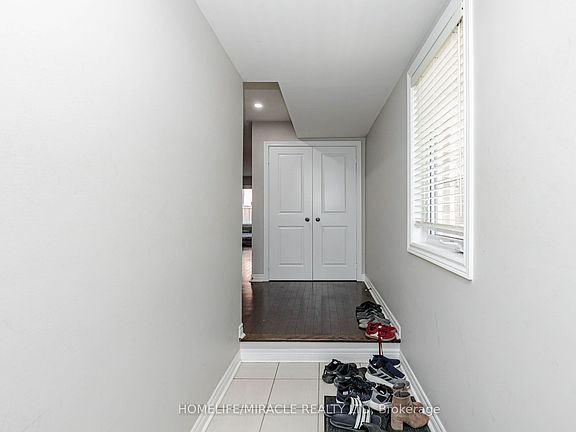 5th image of 45 Padbury Trl