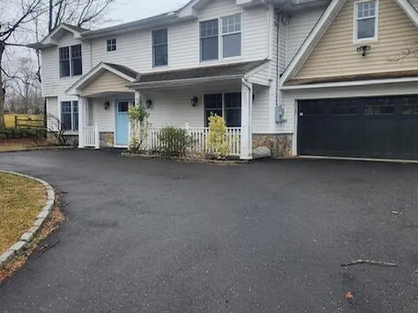 20 Innis Ln, Old Greenwich, CT 06870