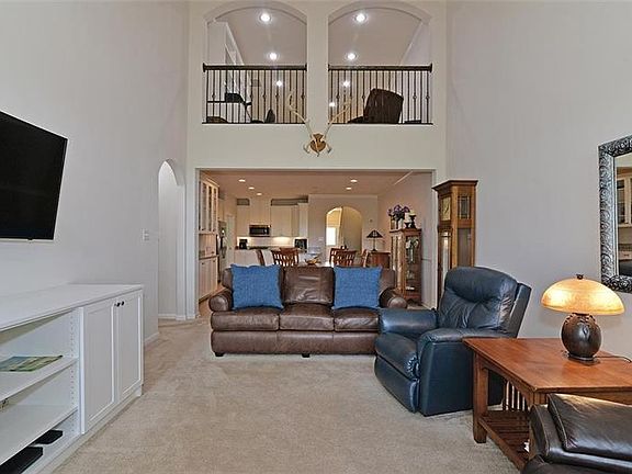4th image of 427 Fairmont Dr