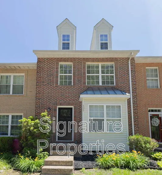 405 Lakeview Ct — Photo 1