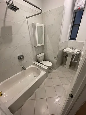 Rented by Reyes & Elsamad Real Estate Group | media 2