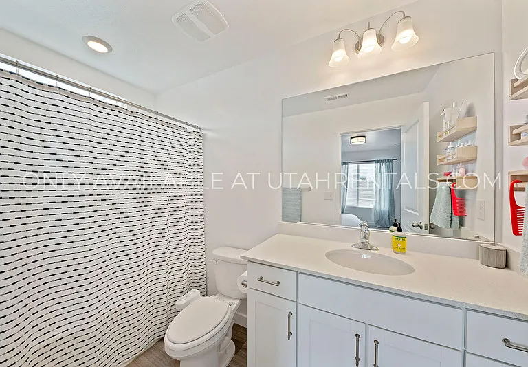 341 N Angus Dr — Photo 18