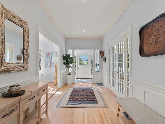 4th image of 103 Irving St