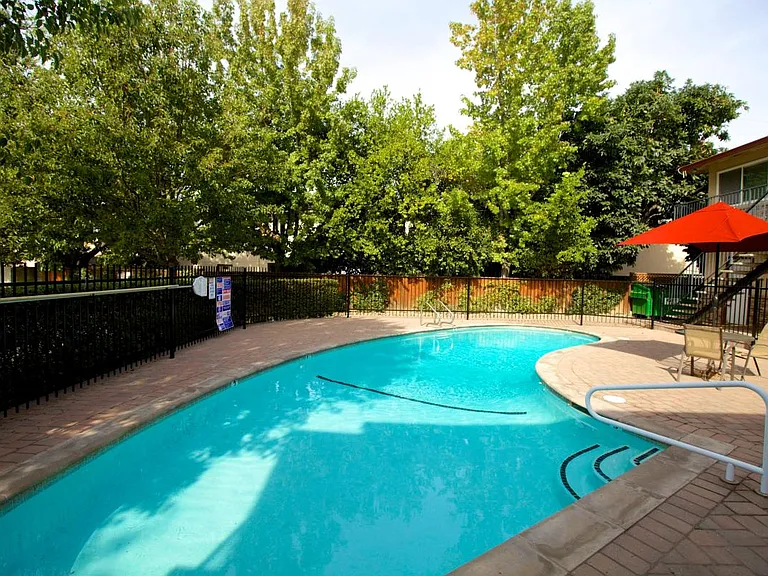 Revey Villa — Photo 10