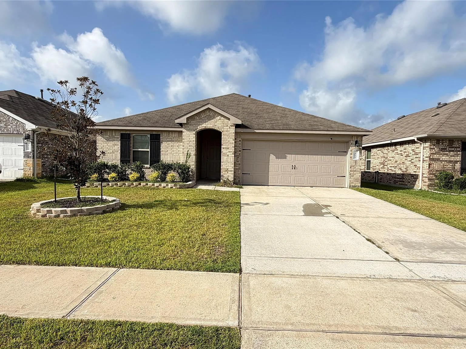 4 bed, 2.0 bath, 2200 sqft, $1,990 — Photo 1