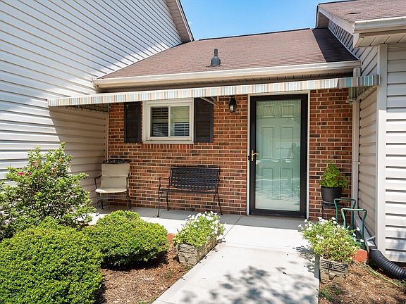 5th image of 203 S Woodgreen Way