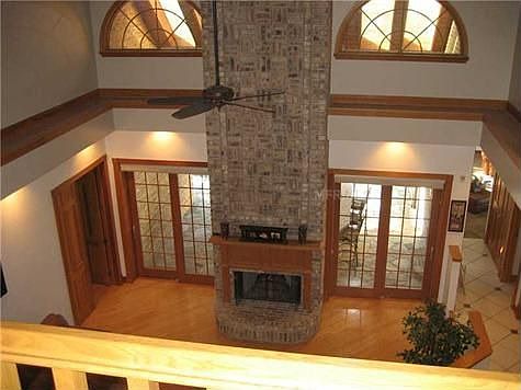 4th image of 1075 W Lakeshore Dr