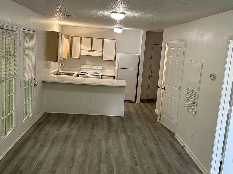 Arlington Apartments — Photo 109