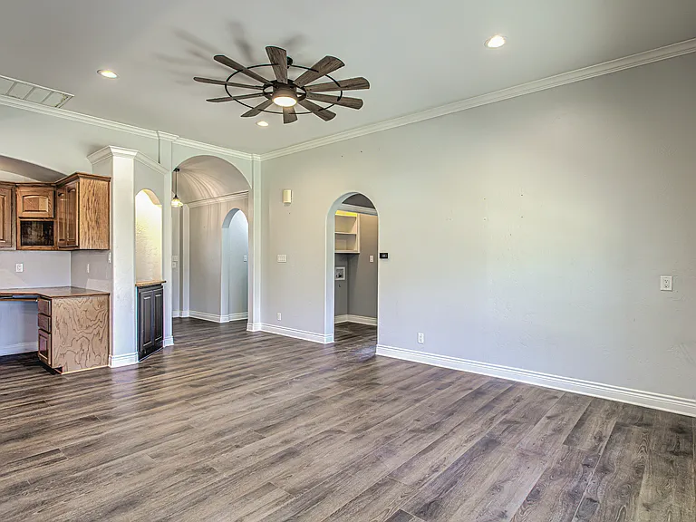 704 Poverty Dr — Photo 10