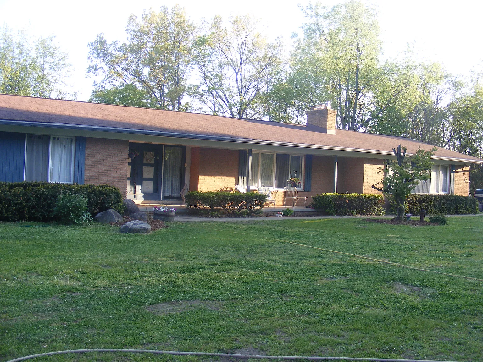 8640 Heatherset Dr photo 1