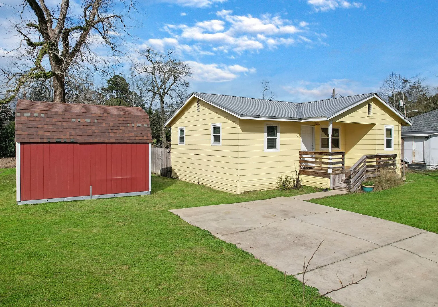 3 bedroom 1 bath house in Midtown available Mid- August — Photo 2
