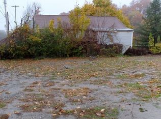 29 Lyman St, Hoosick Falls, NY 12090