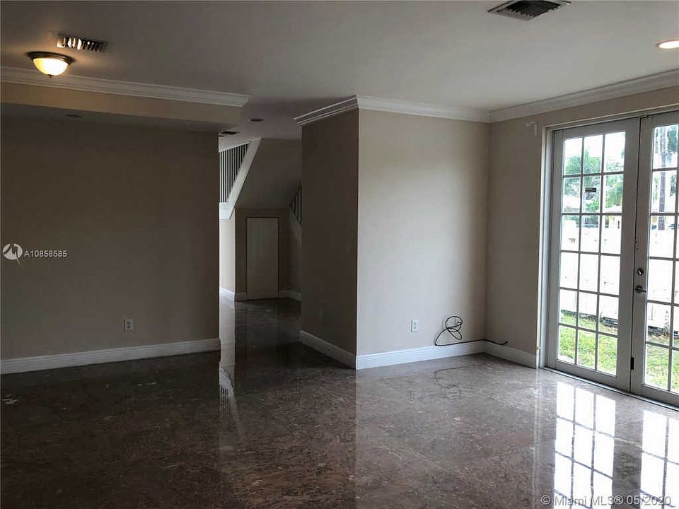 1st image of 906 NE 4th St #906