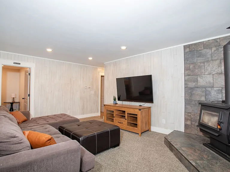 Terrace Dr — Photo 36