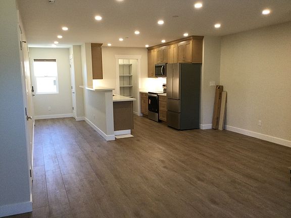 3rd image of 4572 Sargent Ave