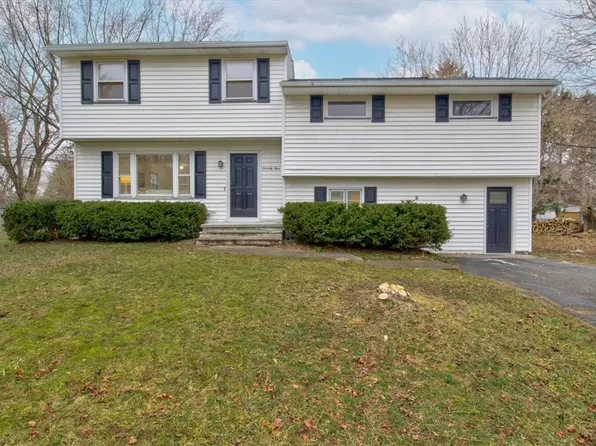 74 Helmar Dr, Spencerport, NY 14559