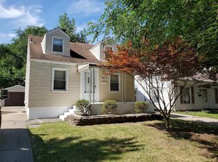 18800 Elkhart St, Harper Woods, MI 48225