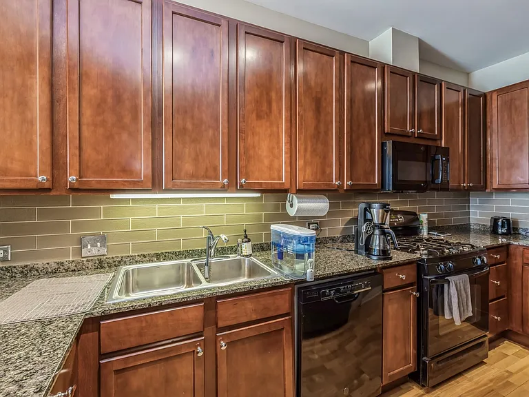 950 W Huron St #402 — Photo 4