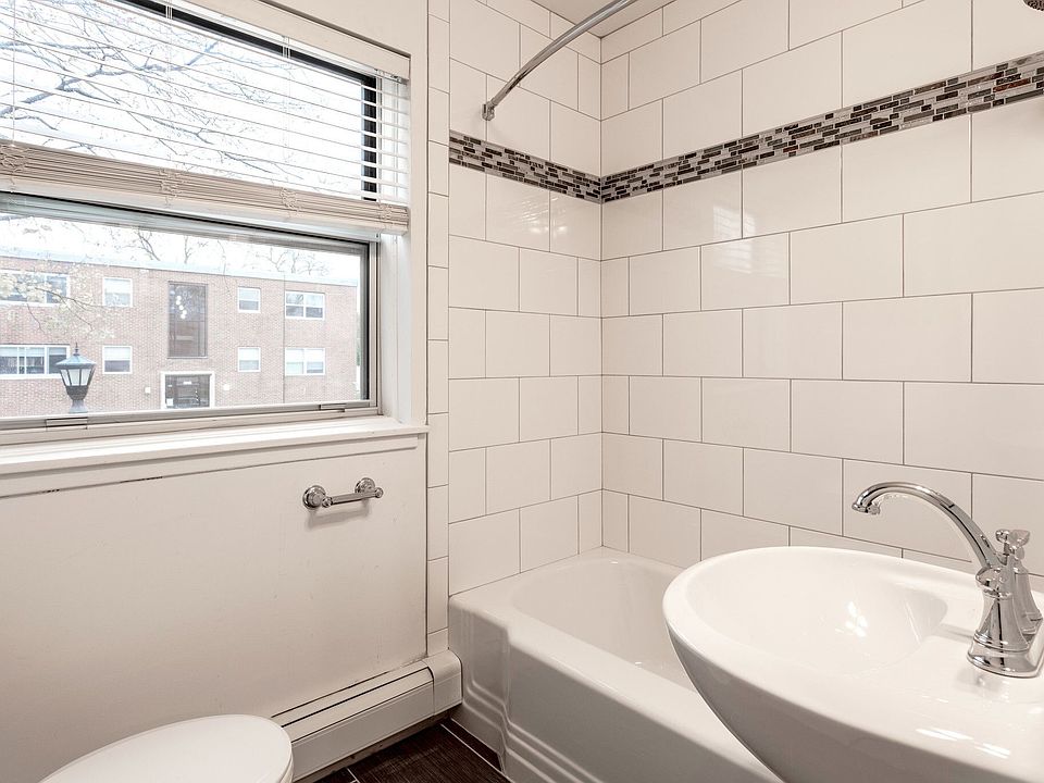Studio, 1BA - 377 SF