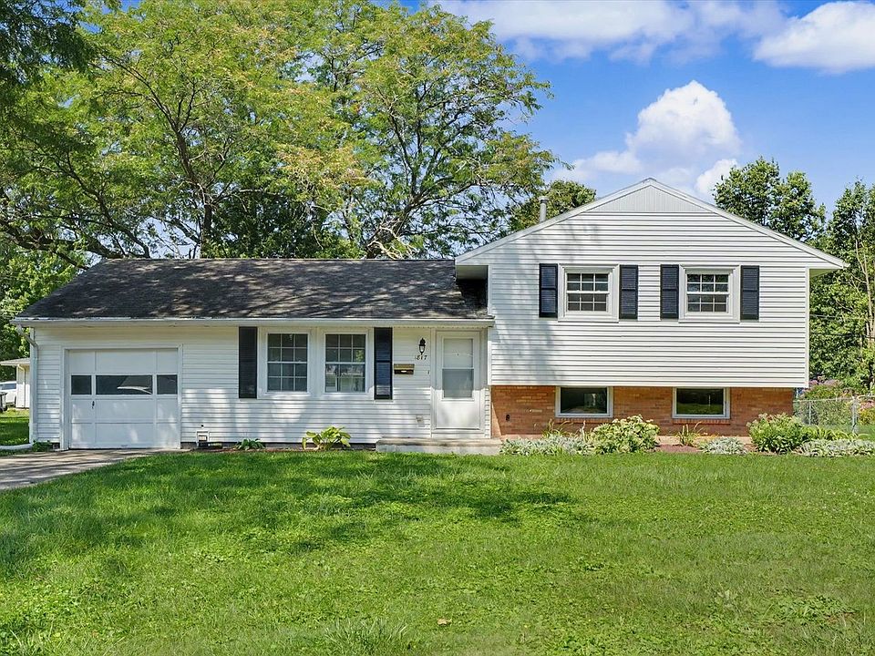 1st image of 1817 Larch Pl