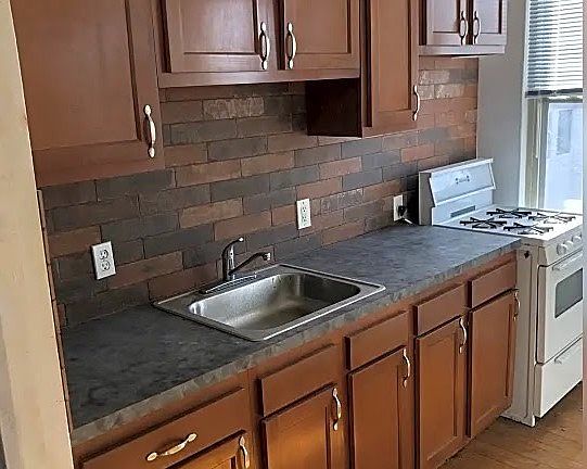 3rd image of 4806 Euclid Ave APT 1