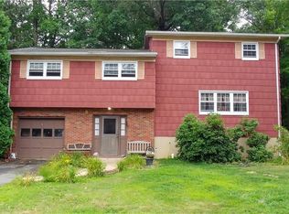 8 David Dr, North Brunswick, NJ 08902