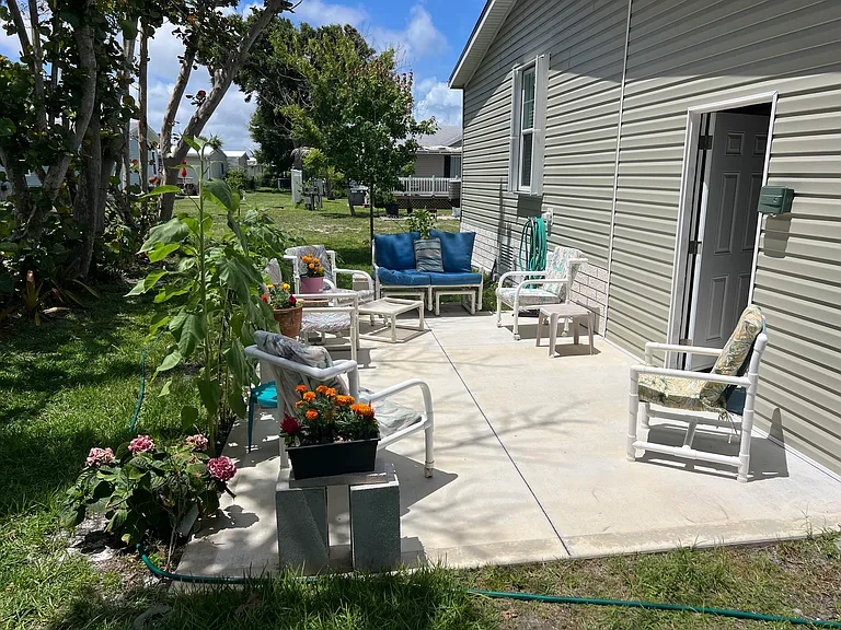 415 Plover Dr — Photo 29